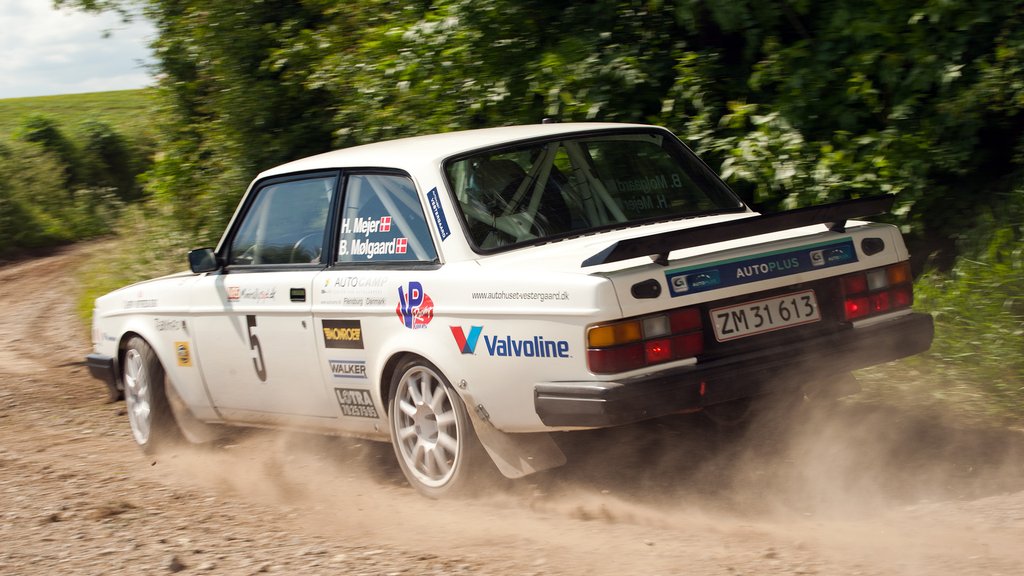 Heino Mejer og Bo Mølgård imens der endnu var fremdrift i bilen
(Foto: rallypics.dk-viggo johansen)